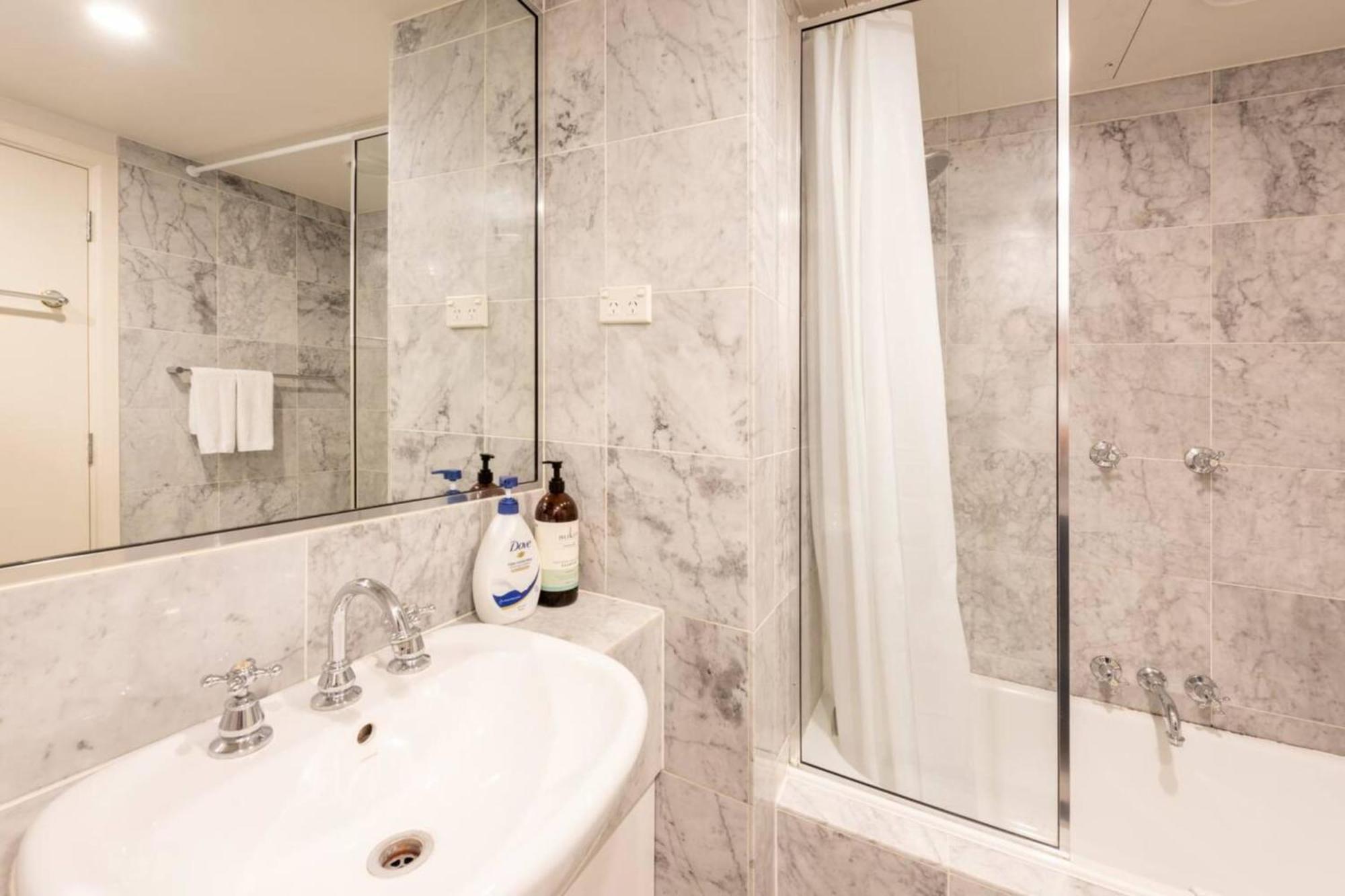 Apartment Spacious 3-bed Unit In Cbd W Pool & Gym Melbourne
