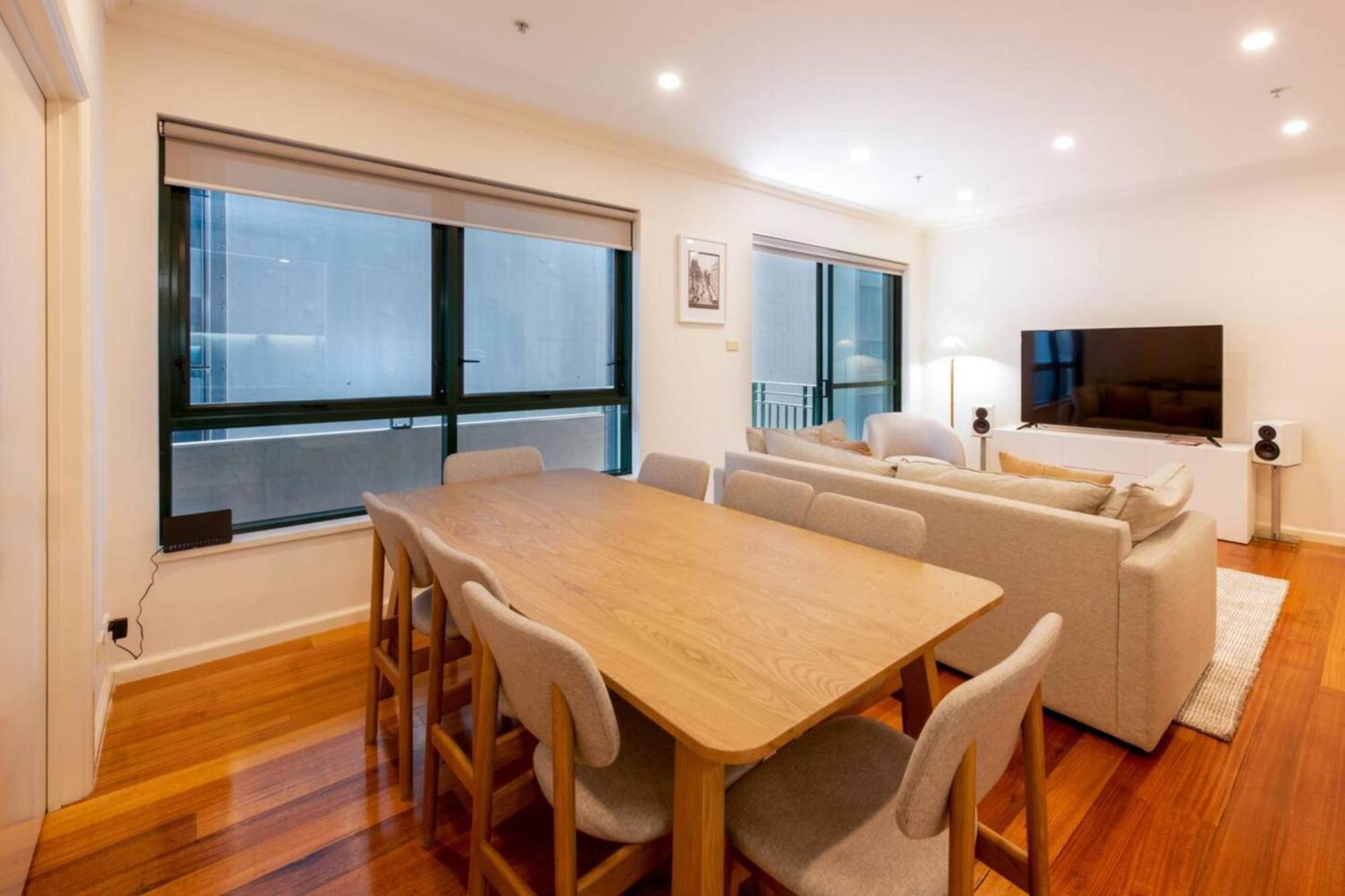 Spacious 3-bed Unit In Cbd W Pool & Gym Apartment Melbourne