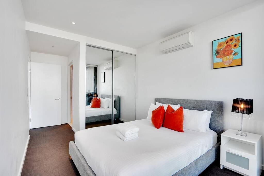 Apartment Breathtaking Views Over The Water- Spacious 2b2b1c