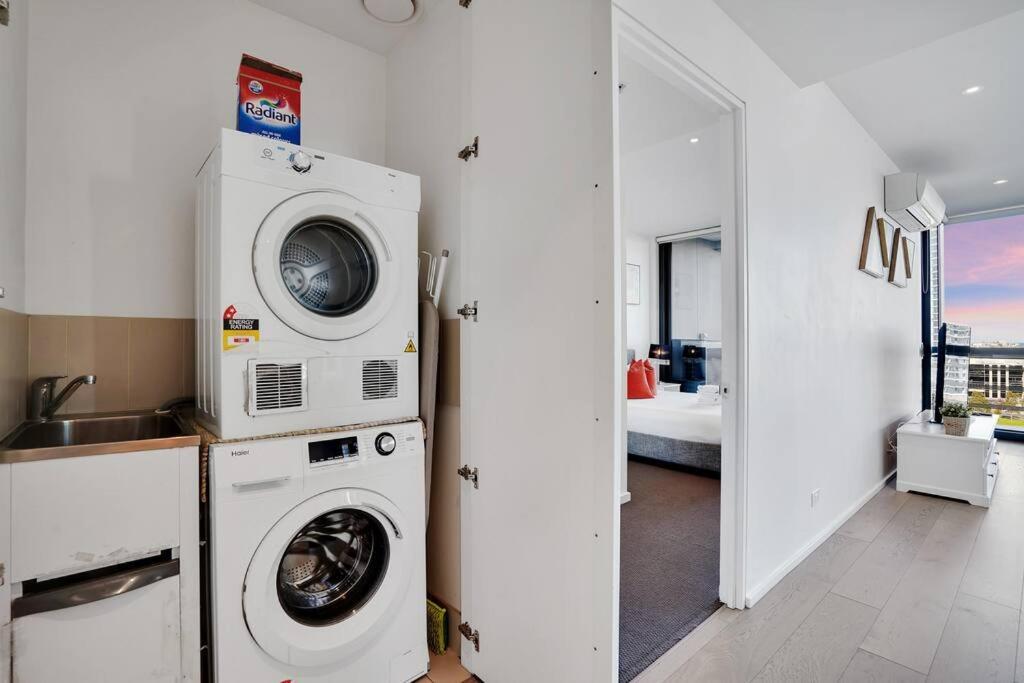 Apartment Breathtaking Views Over The Water- Spacious 2b2b1c