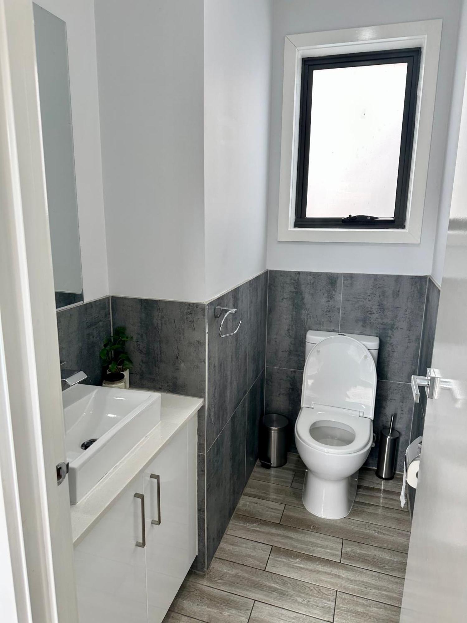 Townhouse In West Footscray * Melbourne