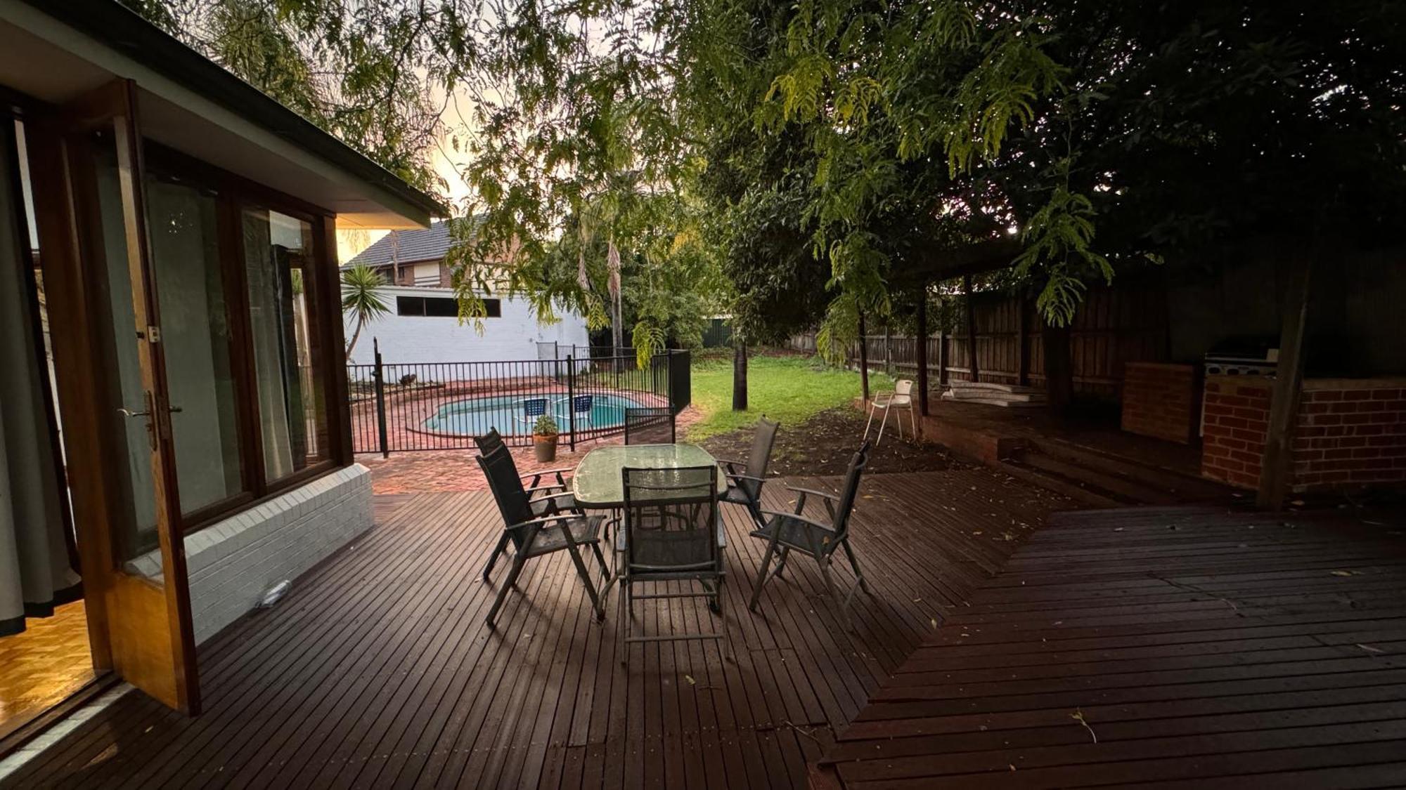 Luxury 5 Bedrooms, Pool, Quiet Melbourne