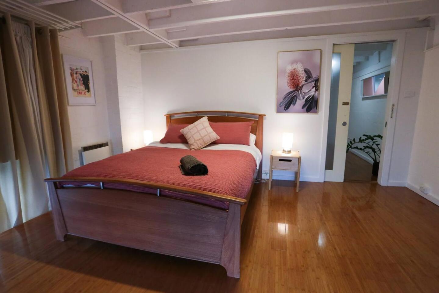 Seddon Apartment *