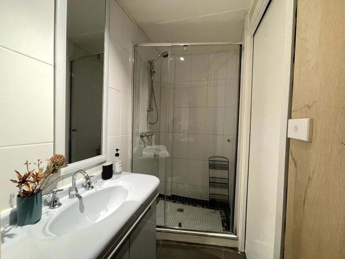 Seddon Apartment *