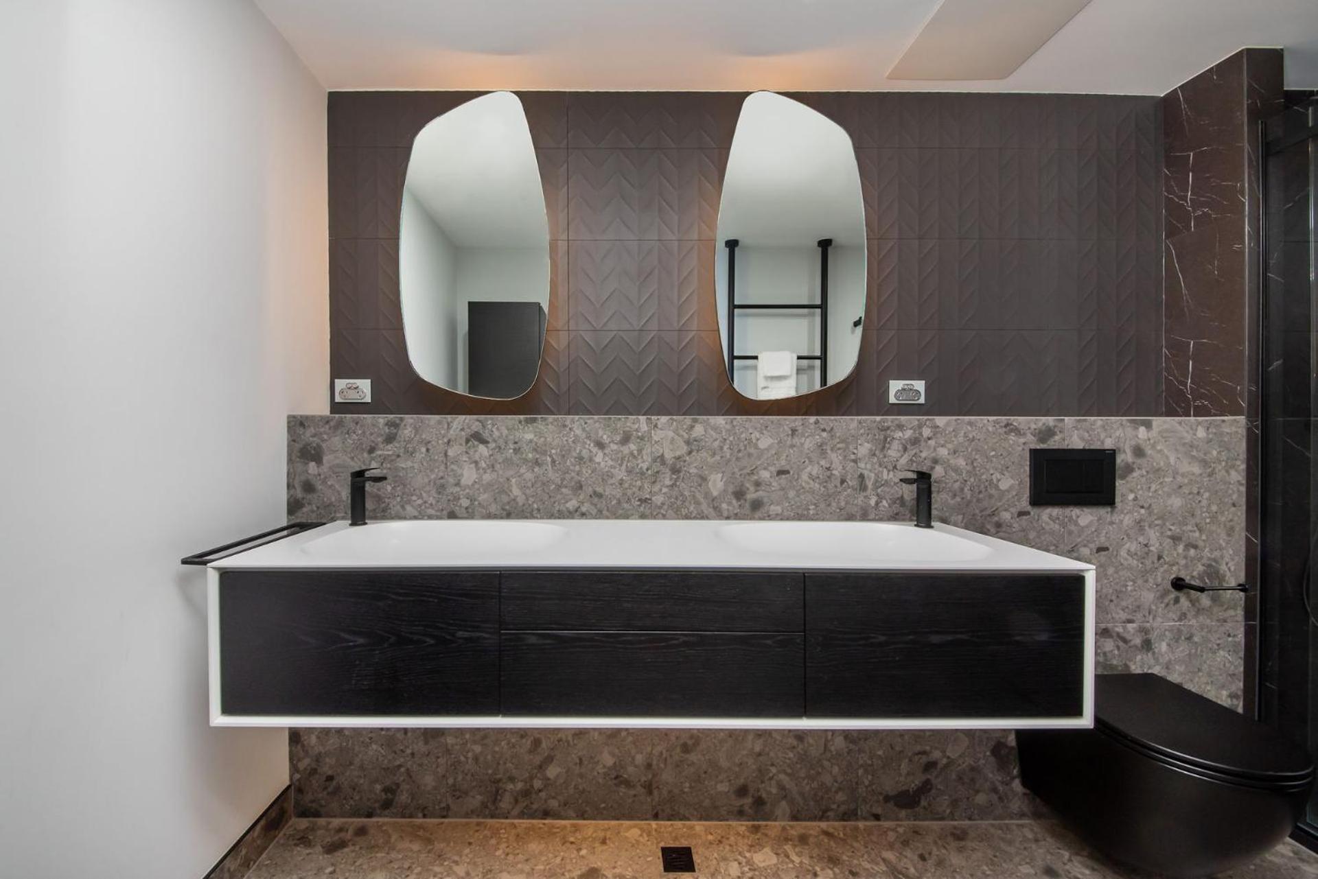 Cloud Nine Apartment *