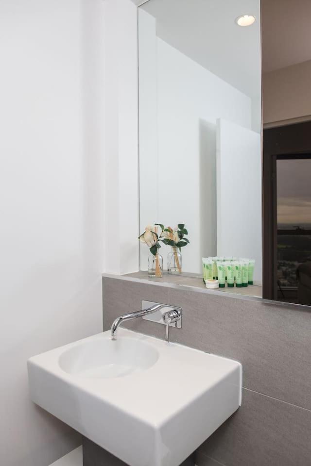 Apartment The Zenith - The Perfect Blend Of Urban And Wellness Melbourne