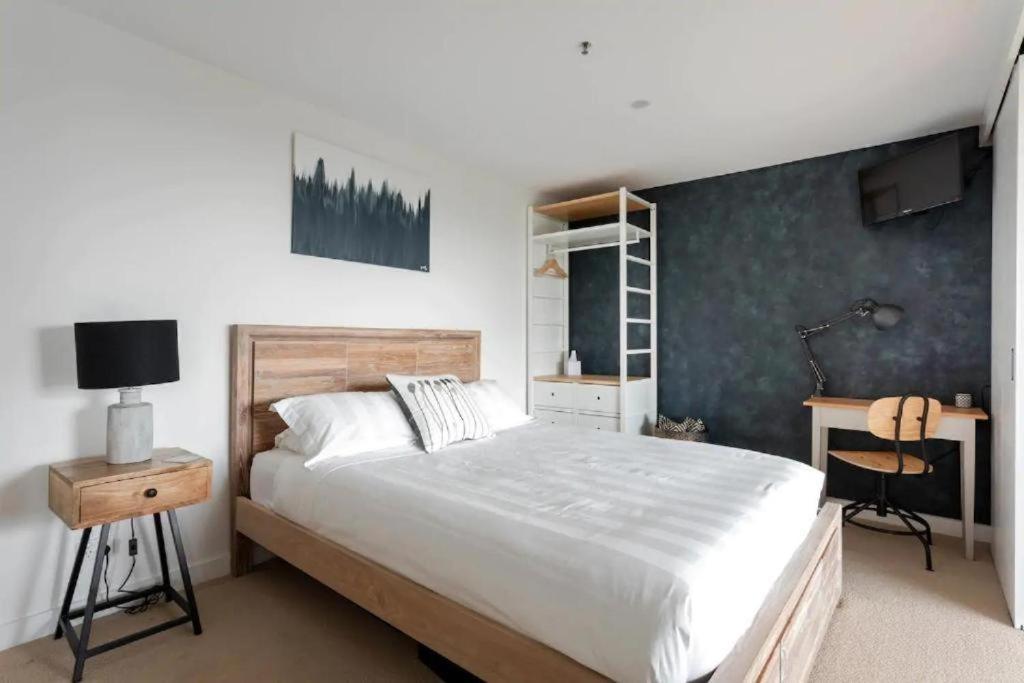 Spectacular Sunset Hideaway Bestview St Kilda Boutique Self-contained Luxury