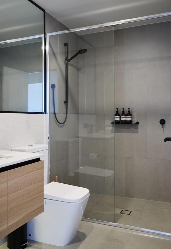 Apartment Urban Rendezvous - Where Productivity Meets Play Melbourne