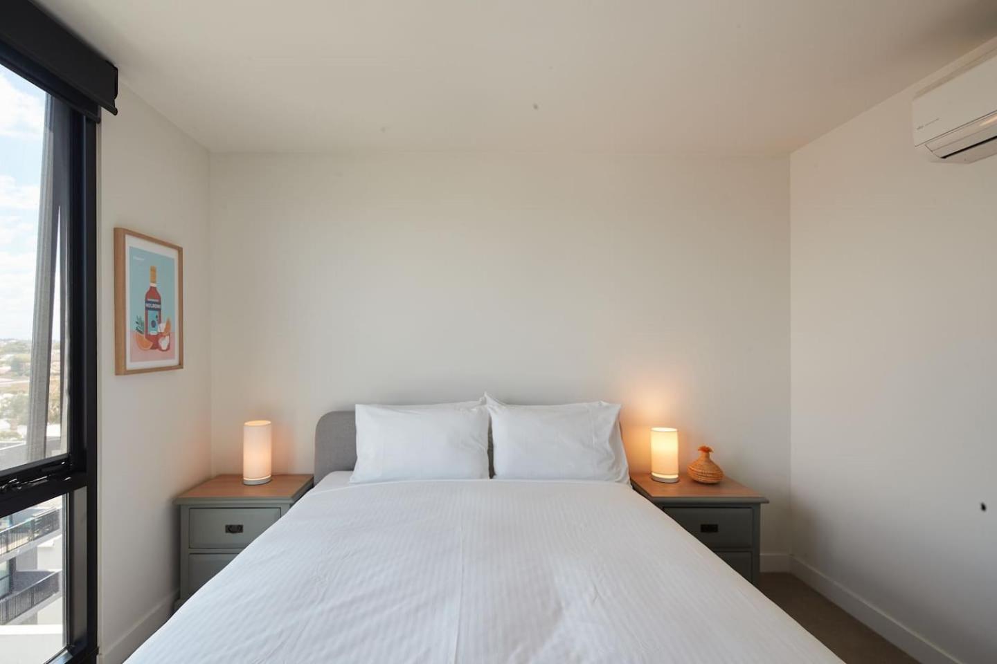 Apartment Urban Rendezvous - Where Productivity Meets Play *