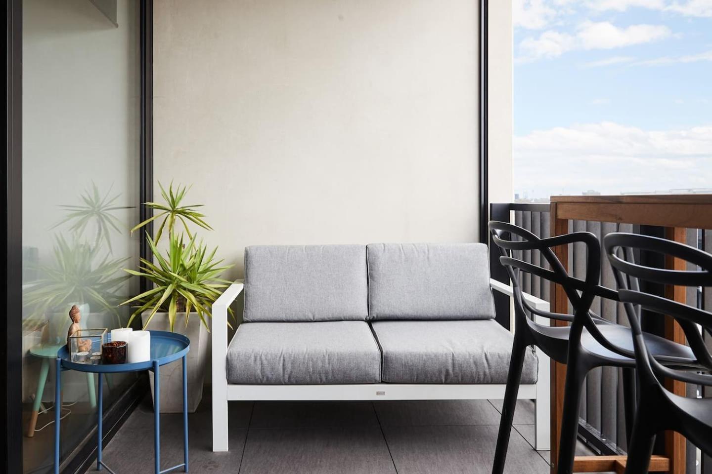 Urban Rendezvous - Where Productivity Meets Play Apartment Melbourne