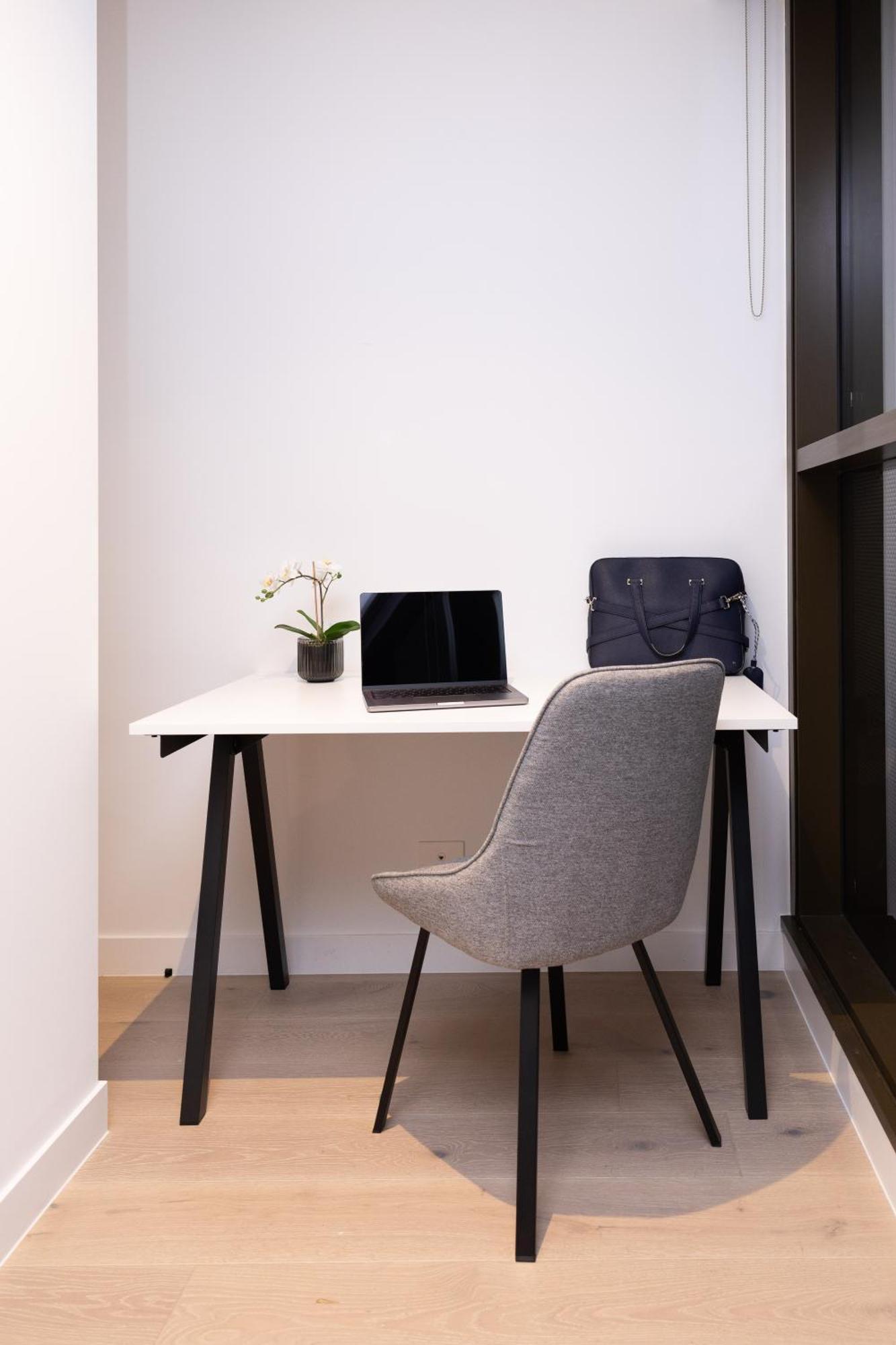 Luxury With Parking & Large Balcony Melbourne