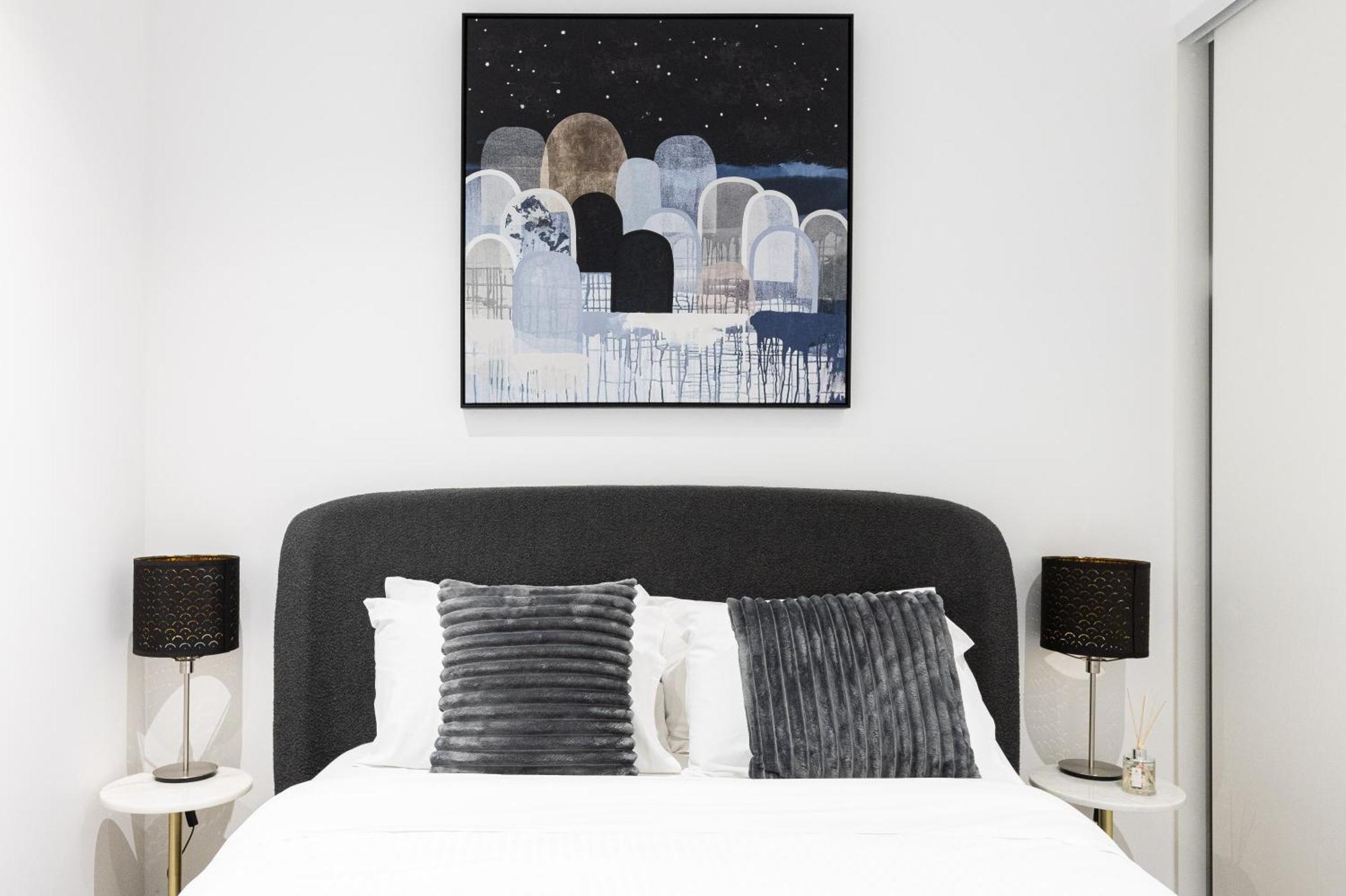 Luxury With Parking & Large Balcony Melbourne