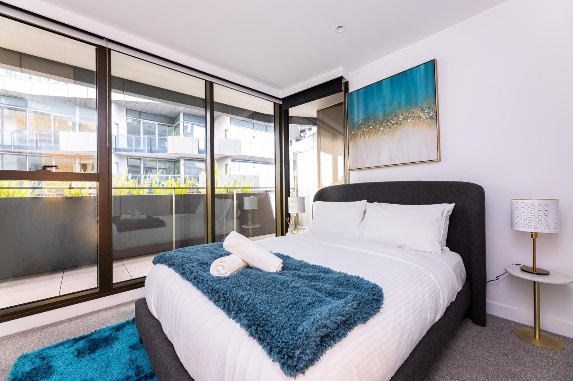 Luxury With Parking & Large Balcony Melbourne