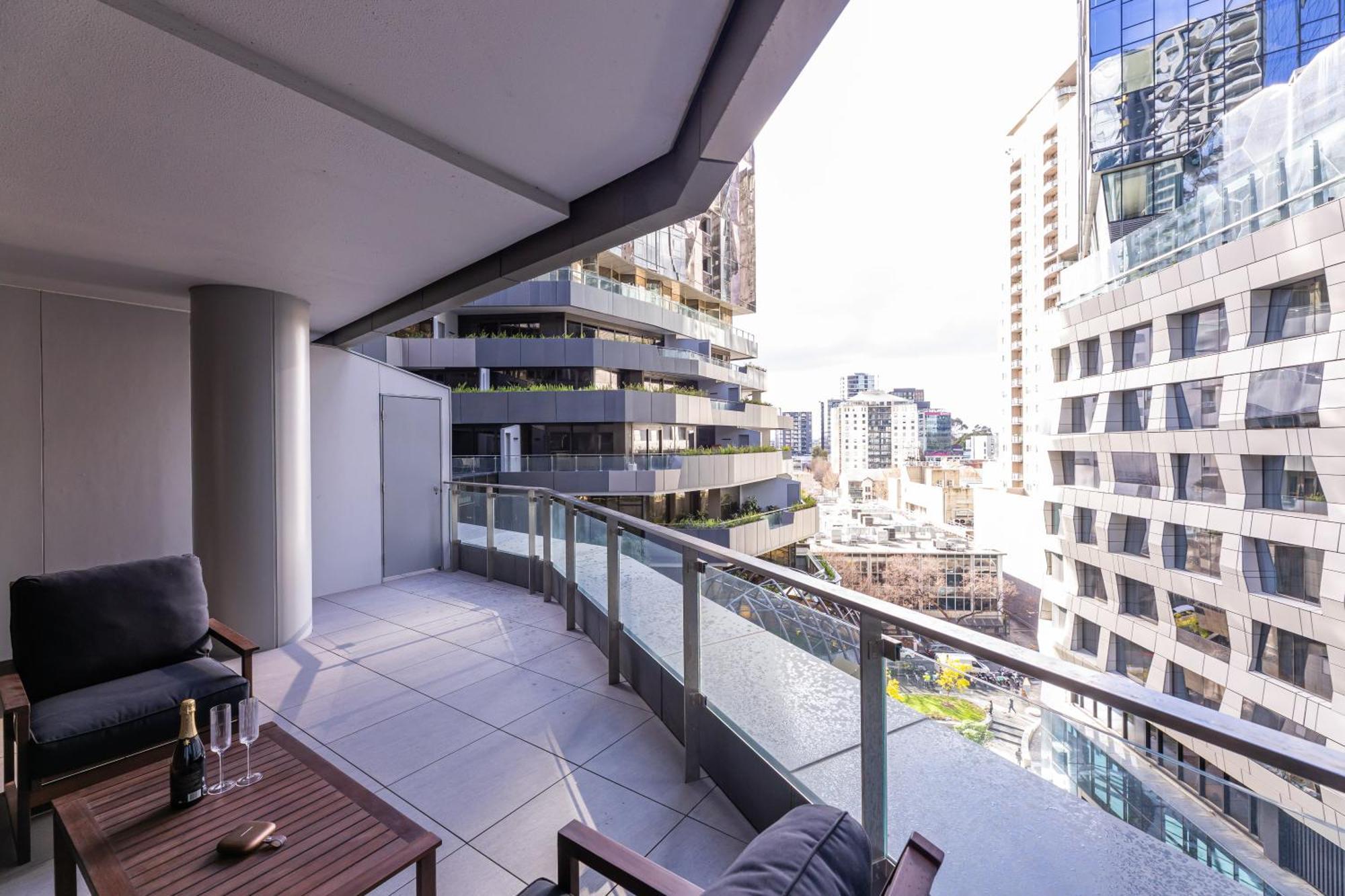 Luxury With Parking & Large Balcony Apartment *