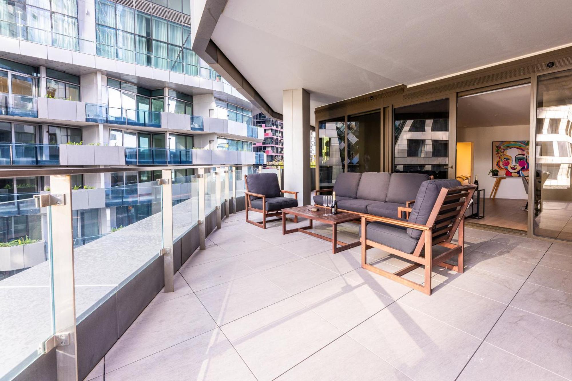 Apartment Luxury With Parking & Large Balcony Melbourne