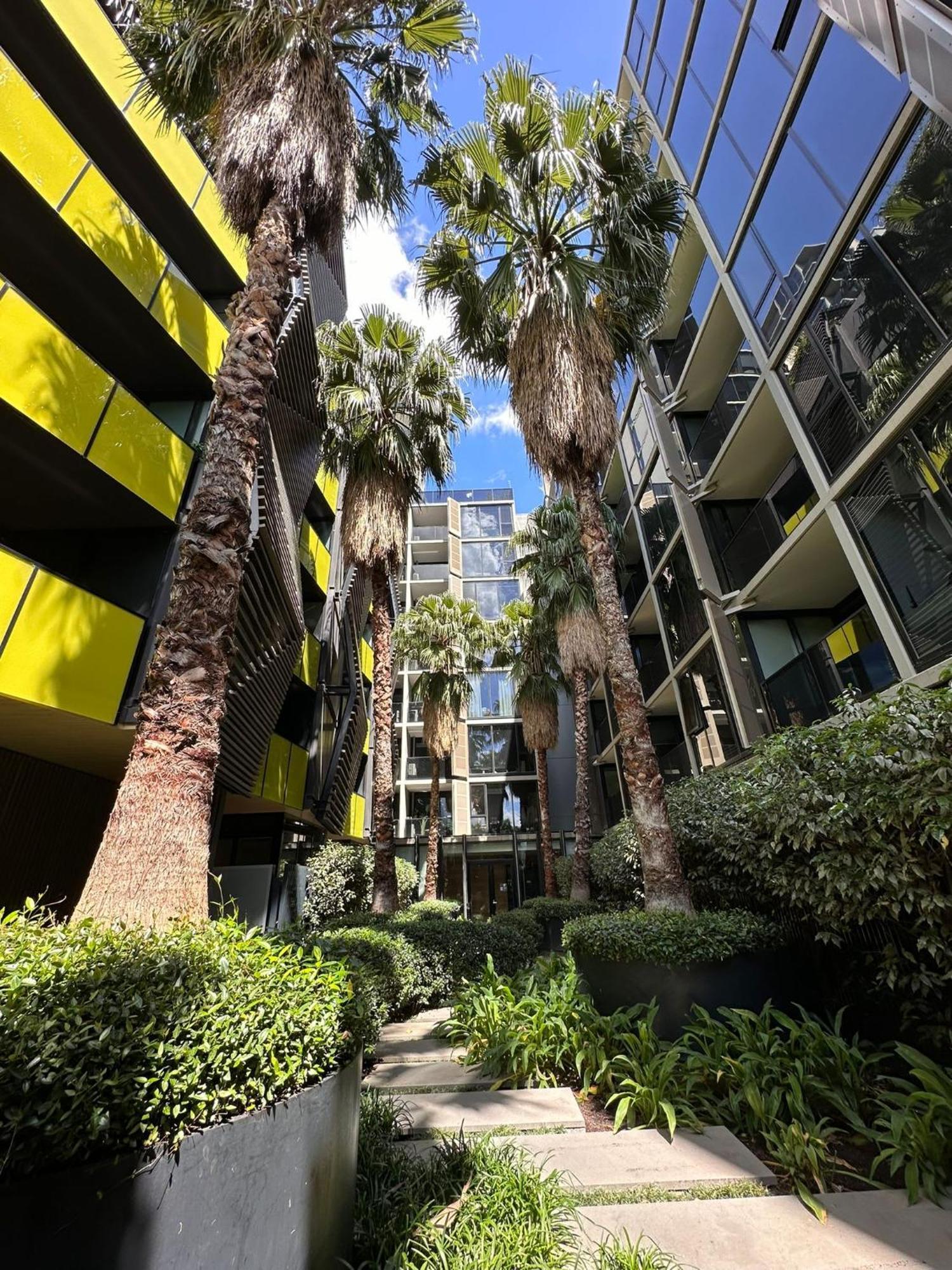Modern 2bedroom North * Melbourne