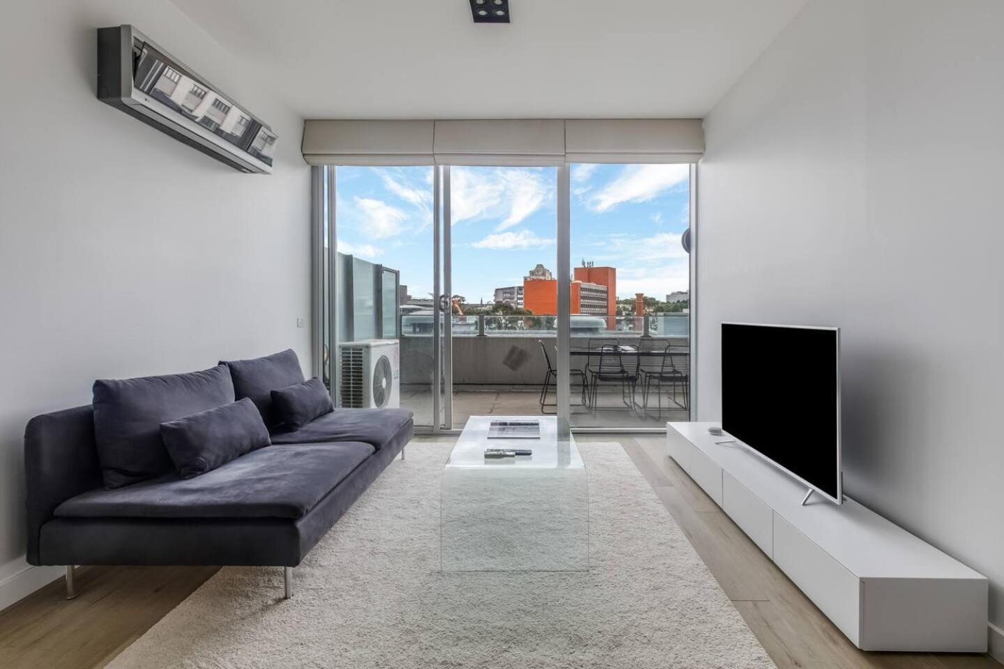 'swanston Central' Wellness-infused Living Apartment *