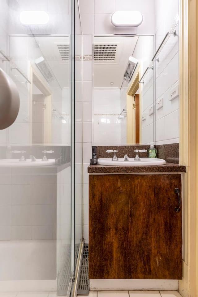 Apartment Elwood Manor - A Restored Art-deco Gem