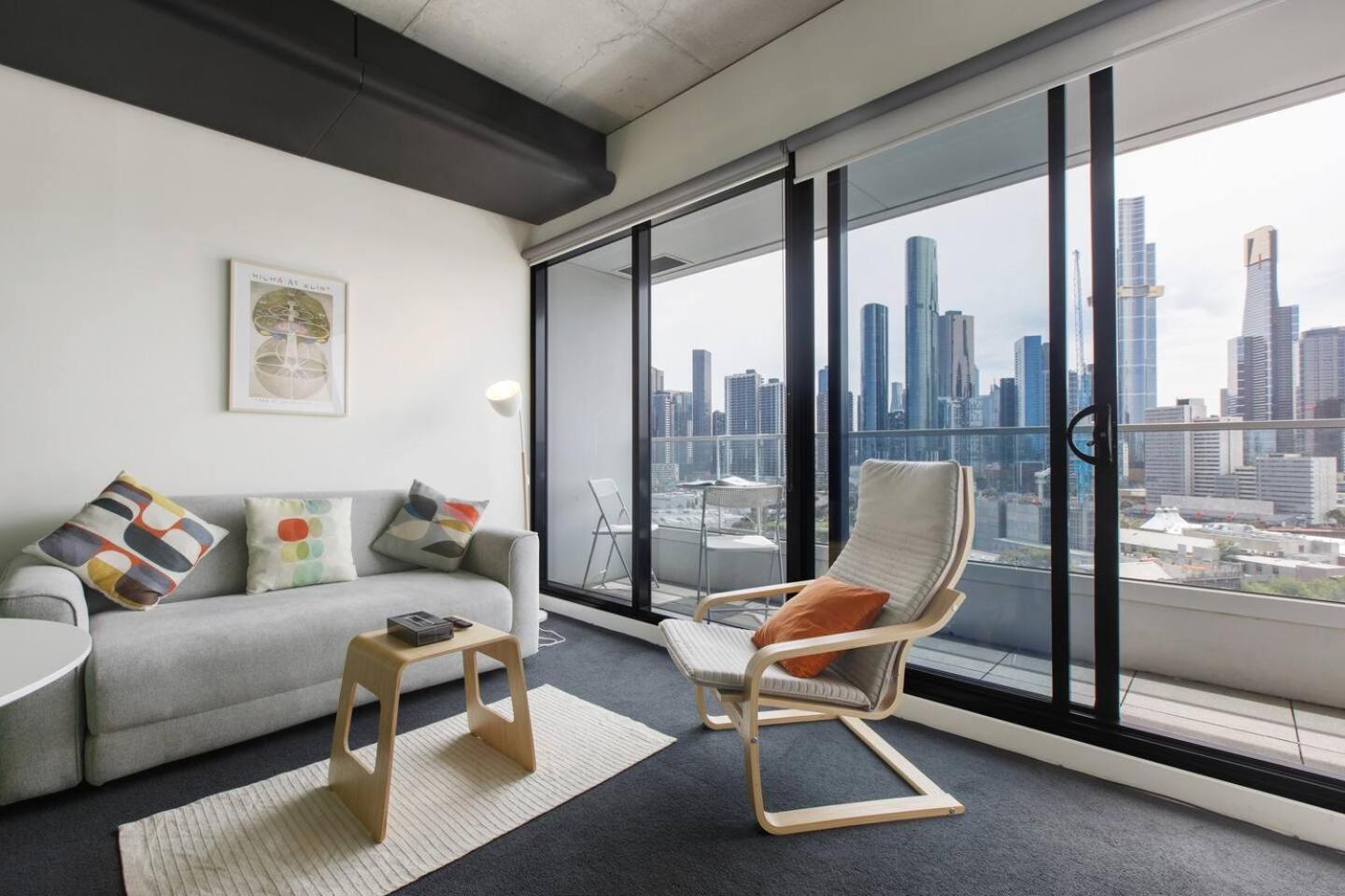 Apartment Skyline Envy - Streamlined South Style