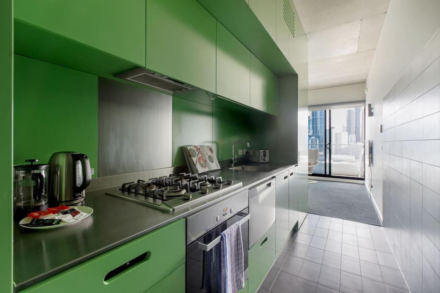 Apartment Skyline Envy - Streamlined South Style *
