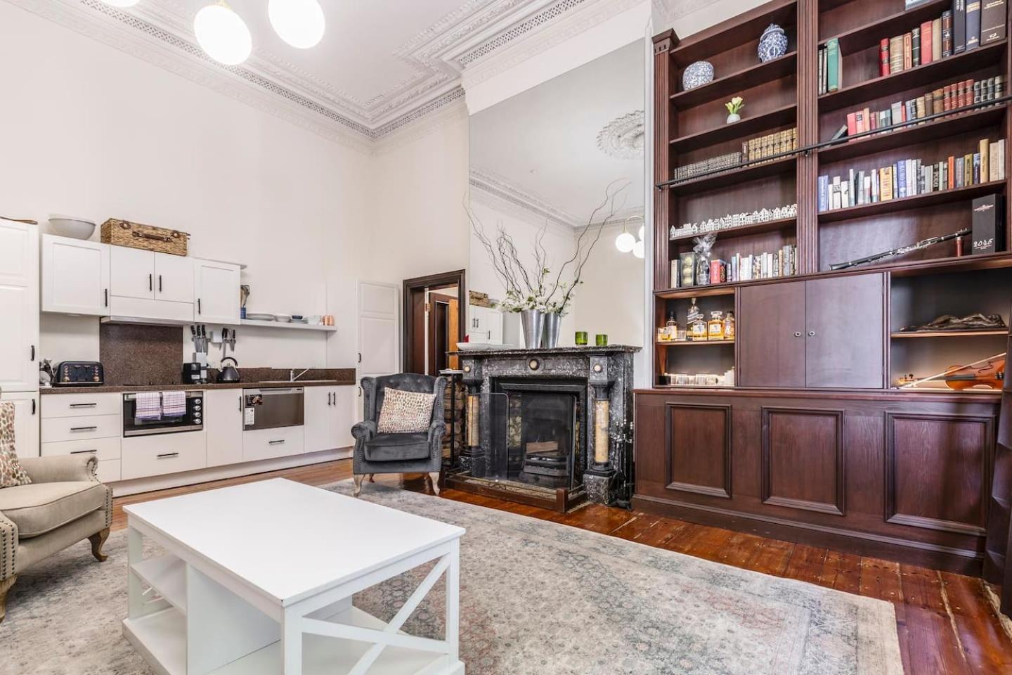 Elwood Manor - A Restored Art-deco Gem Melbourne