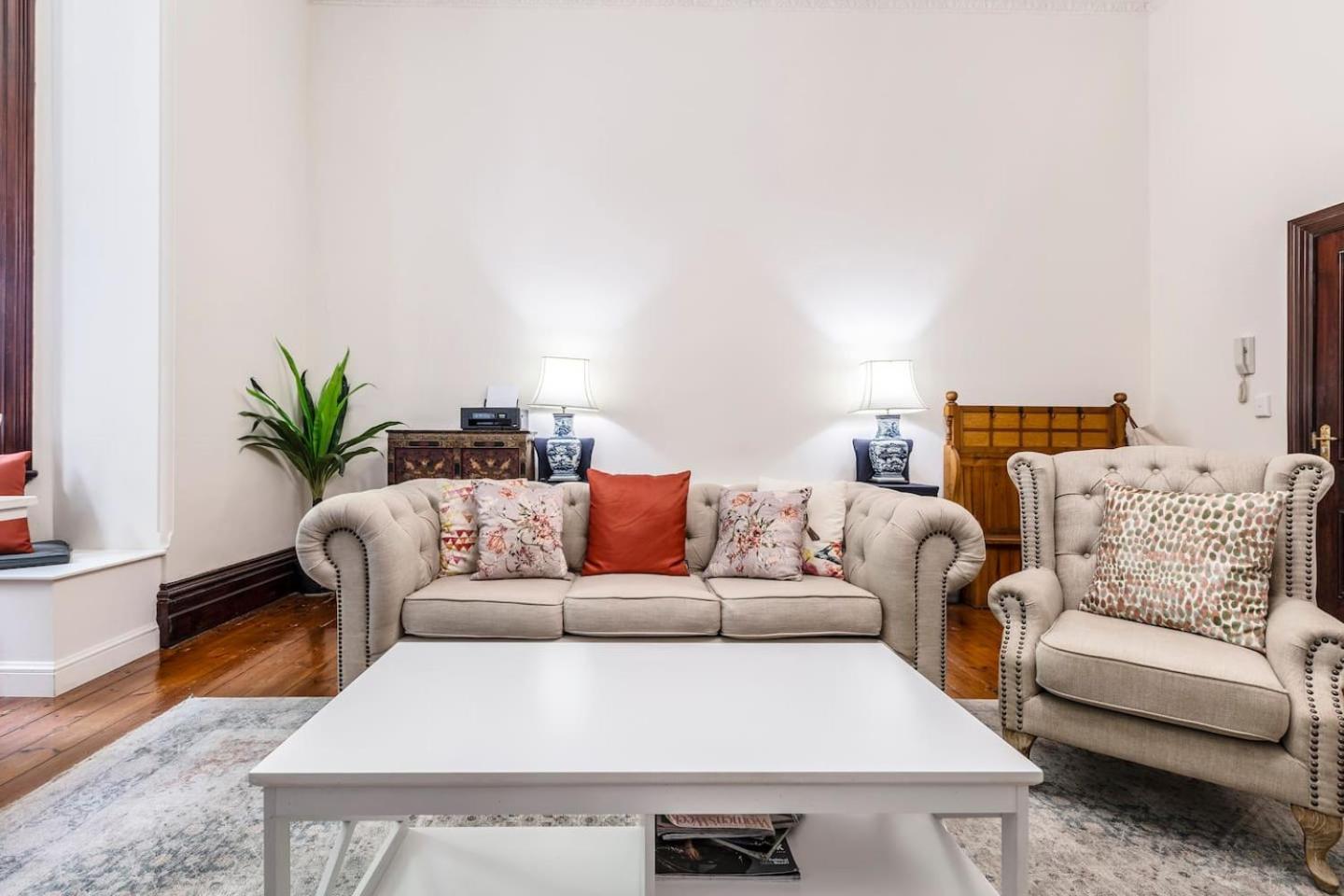 Elwood Manor - A Restored Art-deco Gem
