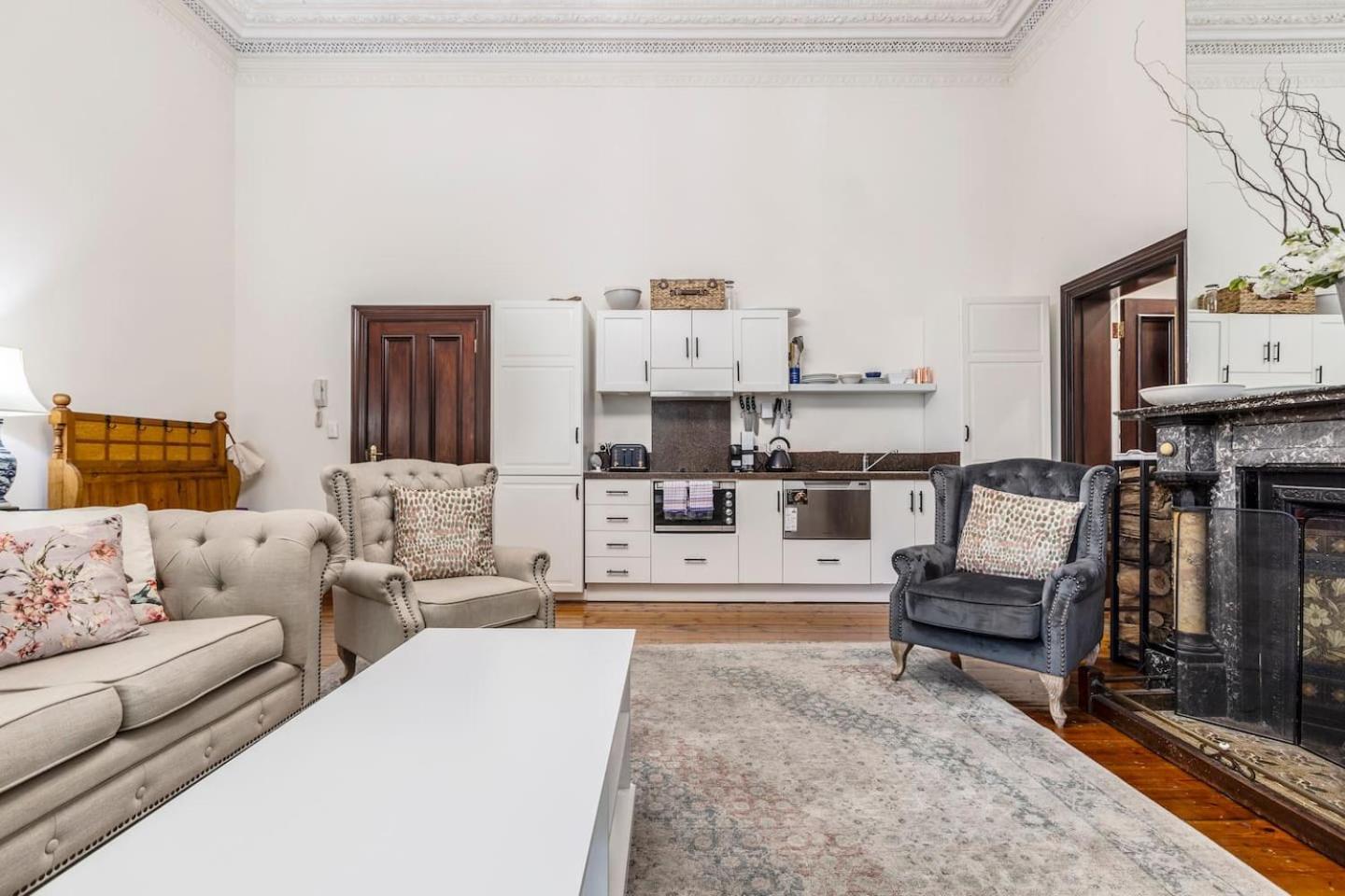 Elwood Manor - A Restored Art-deco Gem Melbourne