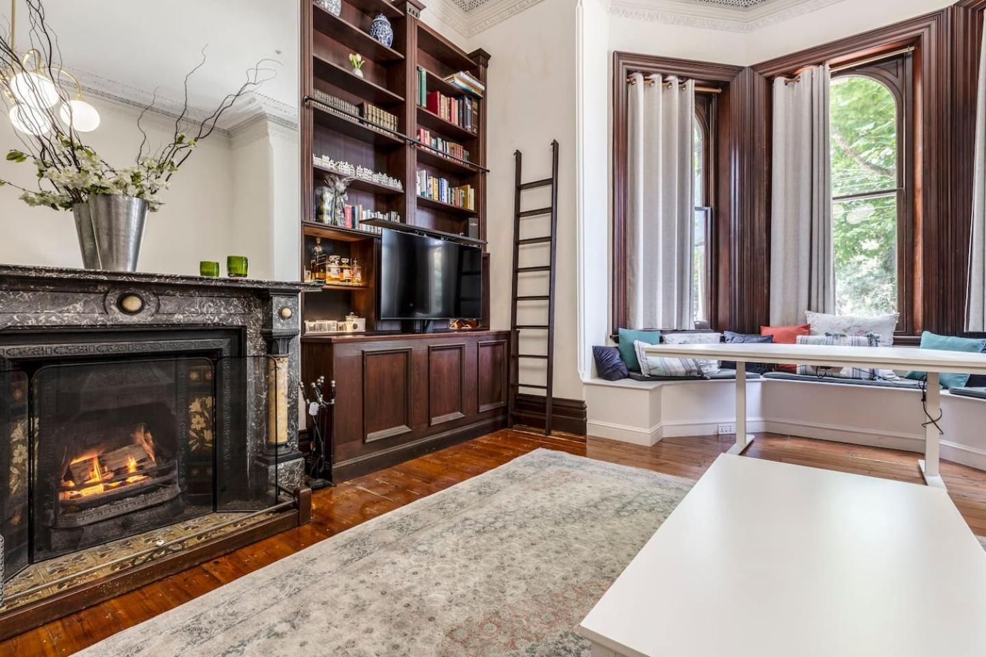Elwood Manor - A Restored Art-deco Gem