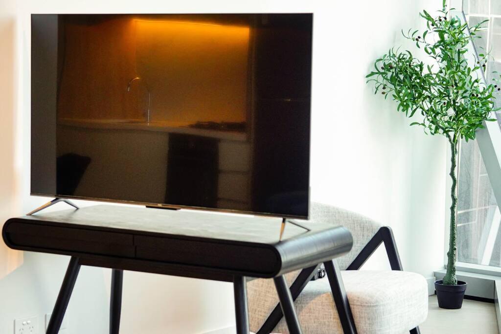 Brand New Modern Luxury Lvl 37 In The Clouds Melbourne