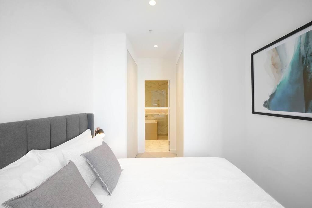Brand New Modern Luxury Lvl 37 In The Clouds * Melbourne