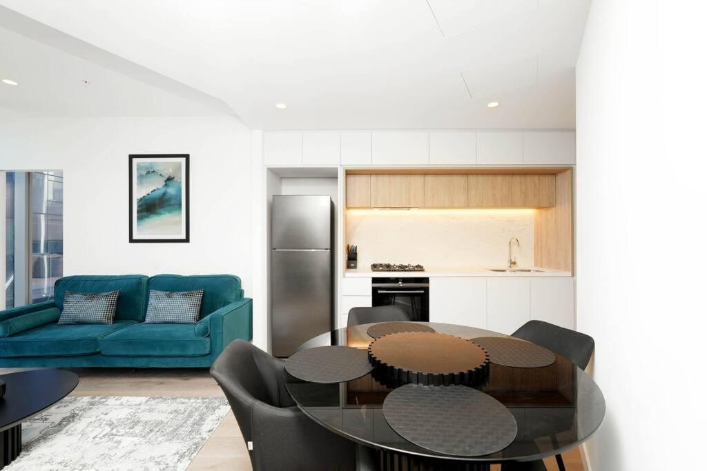 Brand New Modern Luxury Lvl 37 In The Clouds Apartment