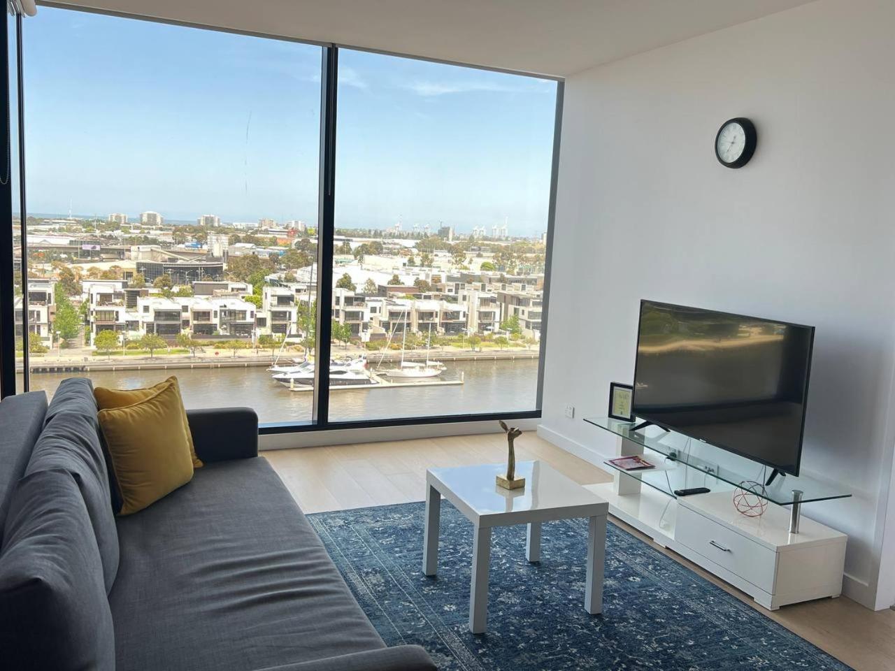 Pars - Collins Wharf Waterfront, Docklands Apartment