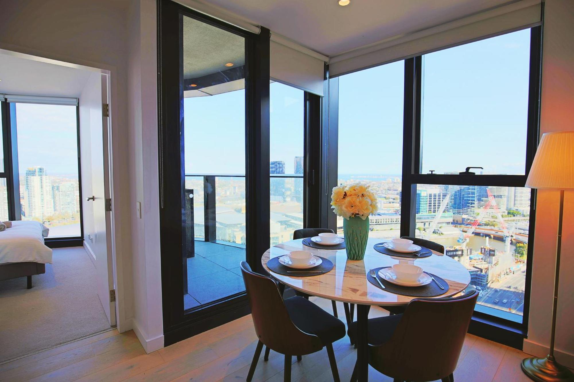 Glamorous 2br With Ocean & River Views & Free Parking Apartment