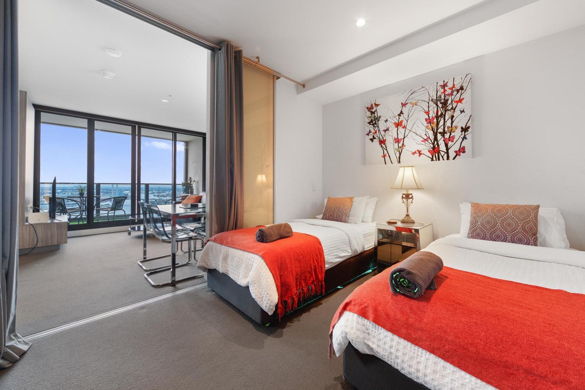 Marvel Stadium Views In Cbd Apartment *