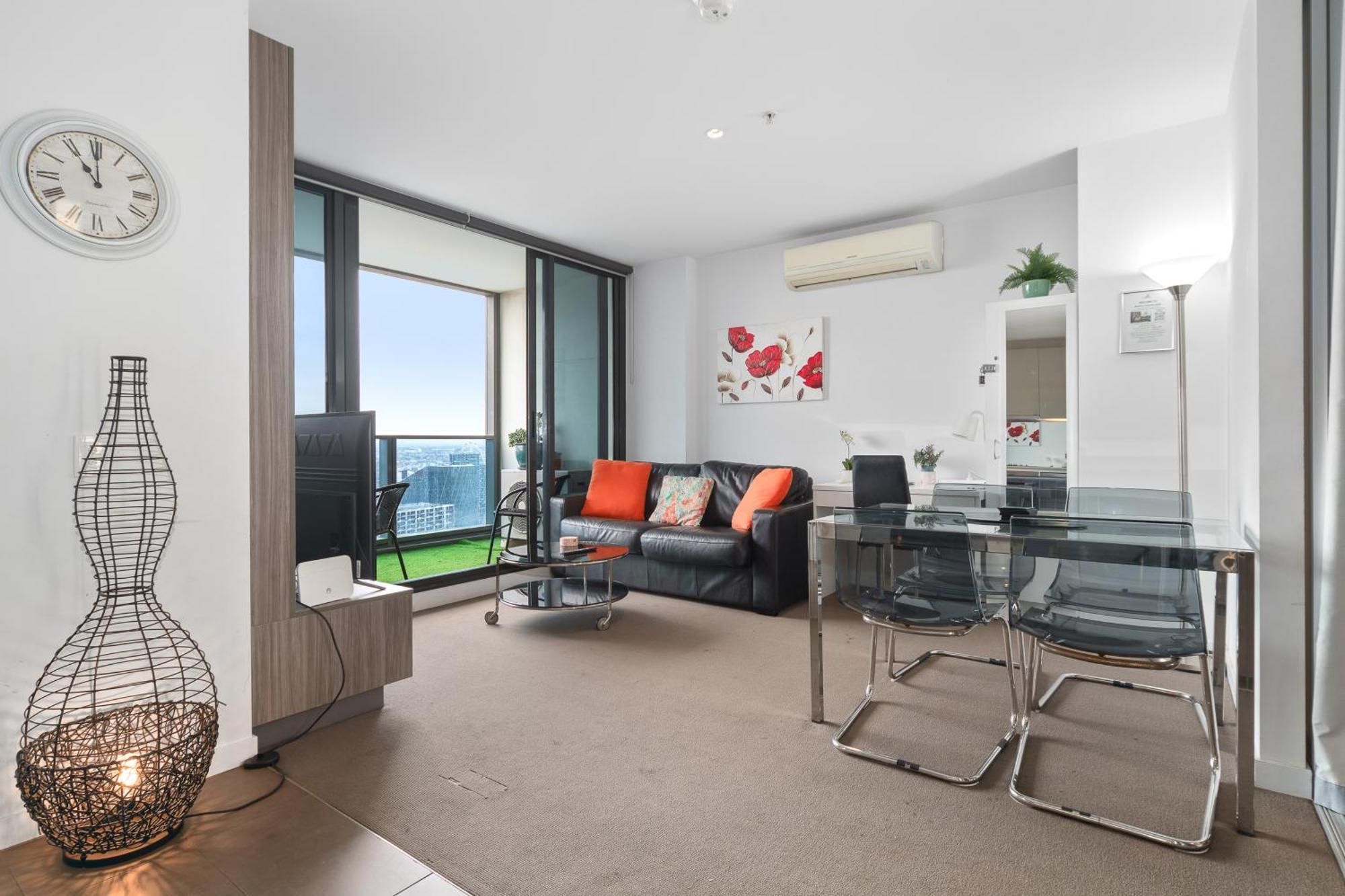 Marvel Stadium Views In Cbd Apartment
