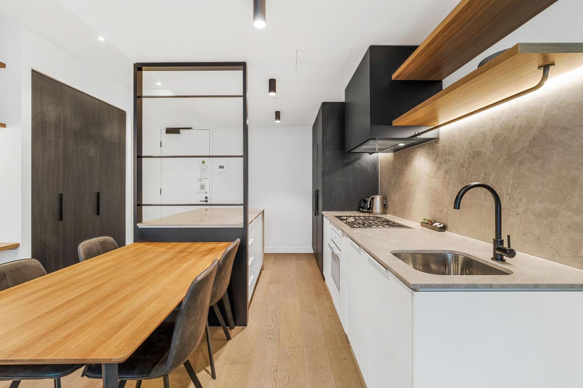 The Eminence By Cllix Apartment