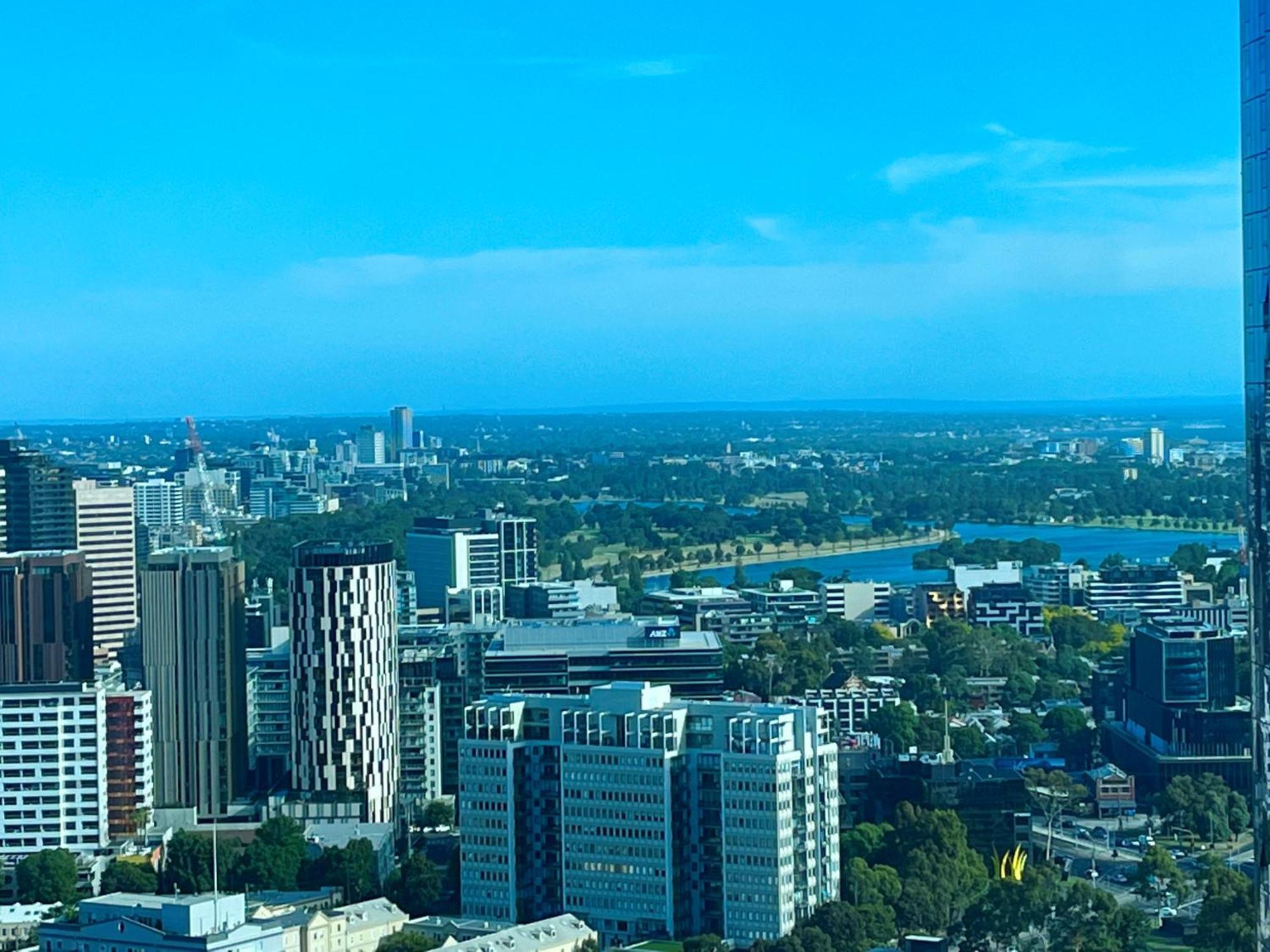 Modern 3 Bedroom With Amazing Views * Melbourne