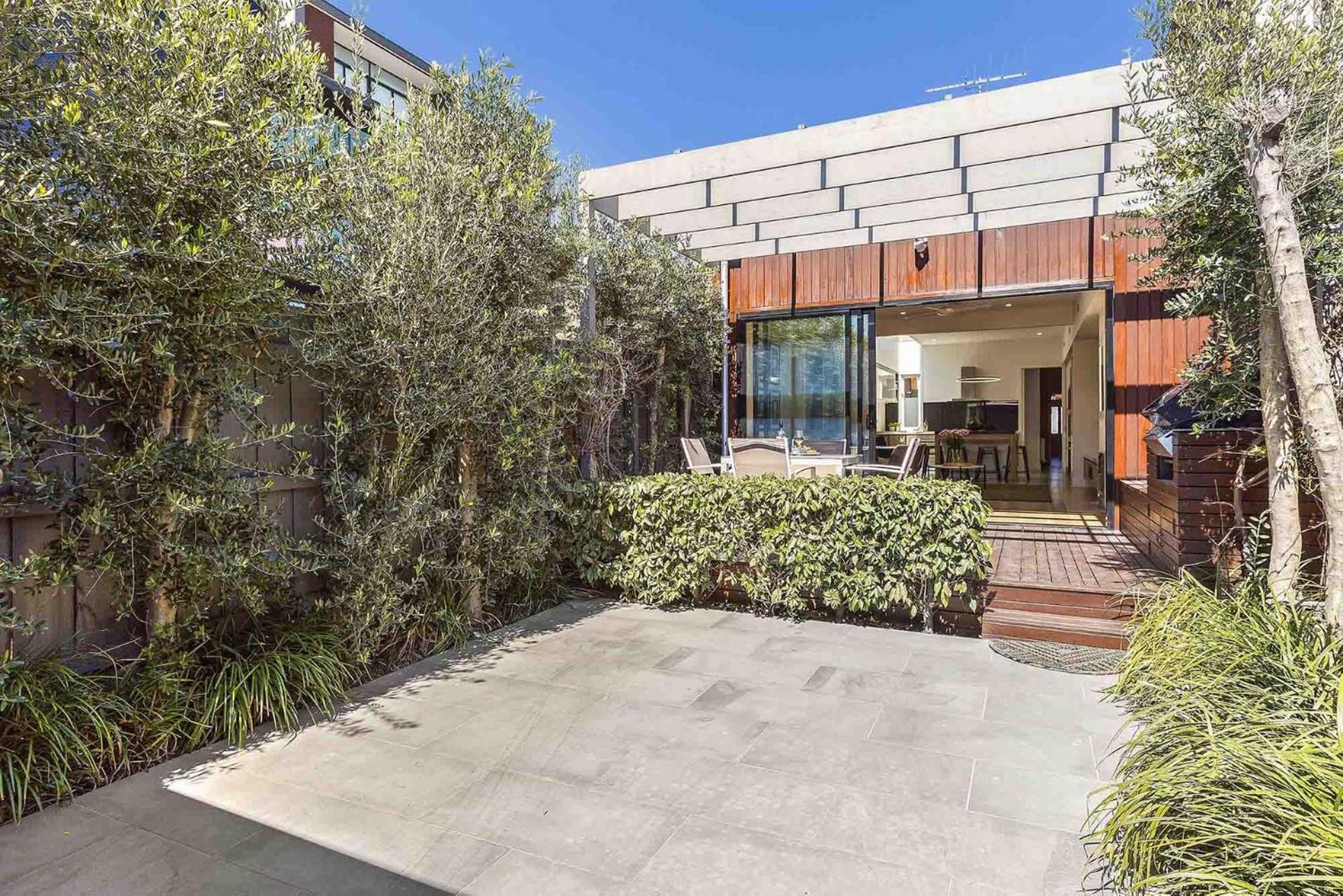 Boutique Stays - Victorian Vogue * Melbourne
