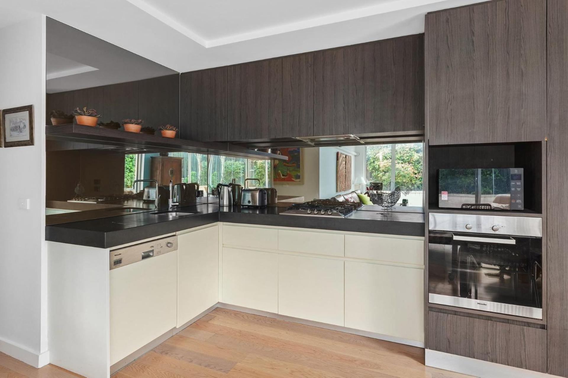 Boutique - Lalique Apartment