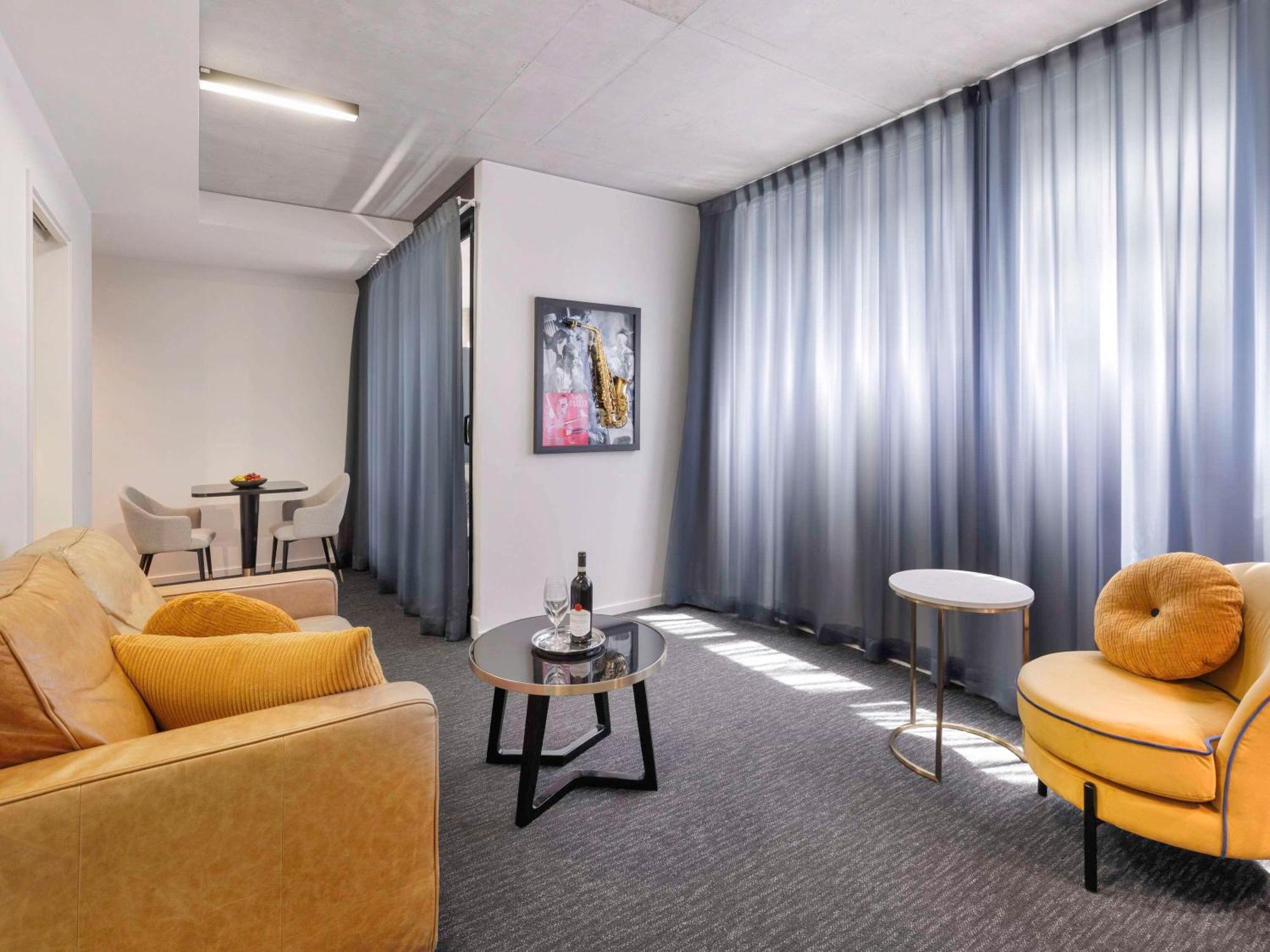 Mercure St Kilda Road Hotel 4*
