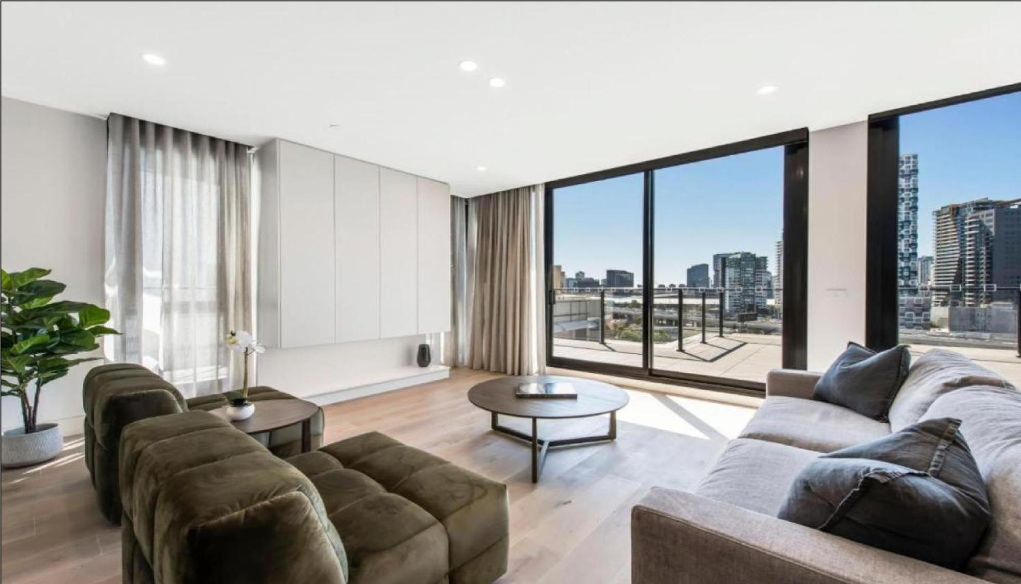 Luxury Penthouse With Astonishing Bay And Views