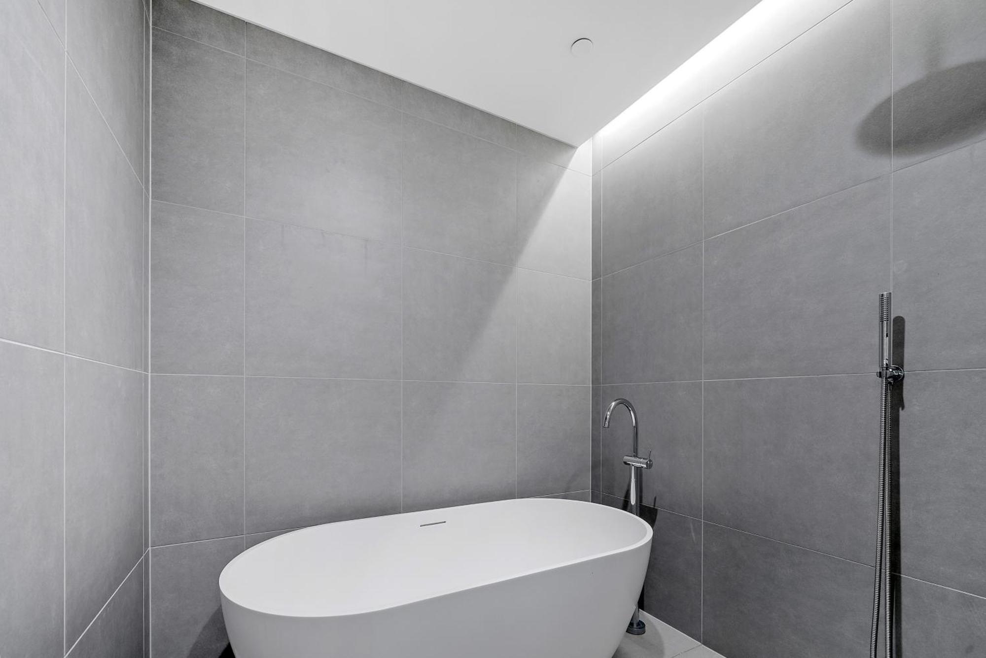 Sub Penthouse - 8408 Melbourne