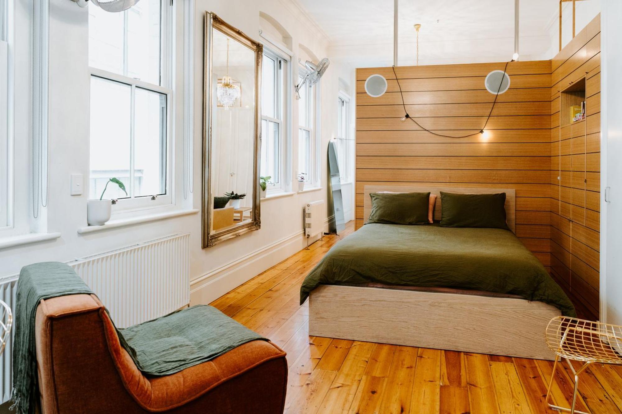 Apartment Luxe Escape On Flinders Lane With Jungle Bath!