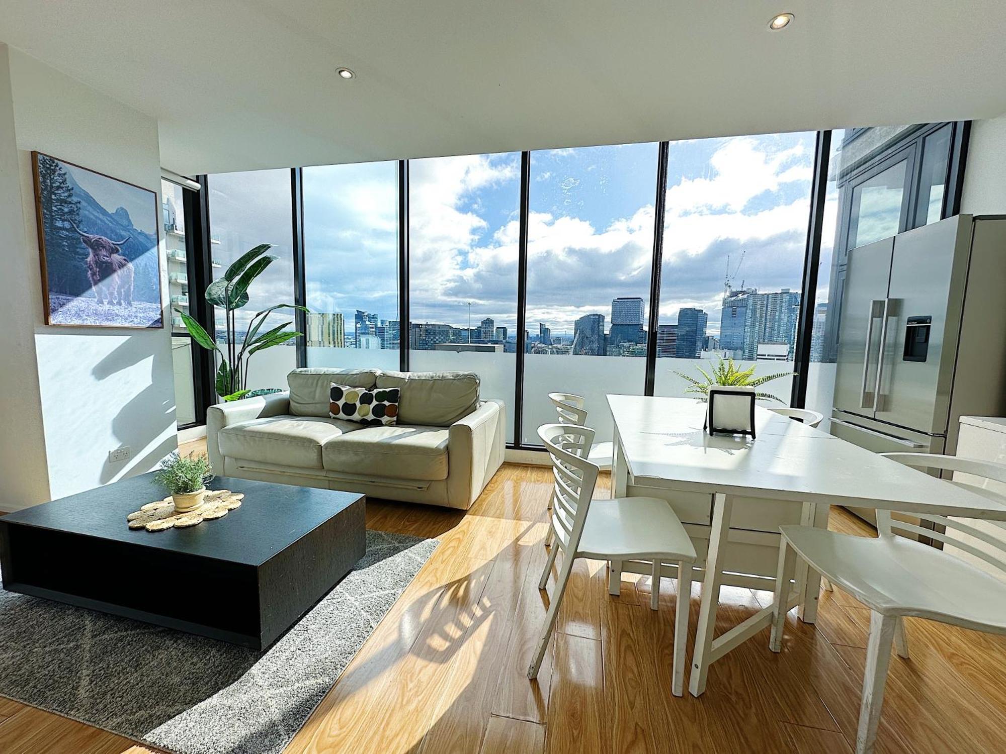 Apartment Spacious Family-sized 2br Apt Near Crown Casino + Carpark On Site *