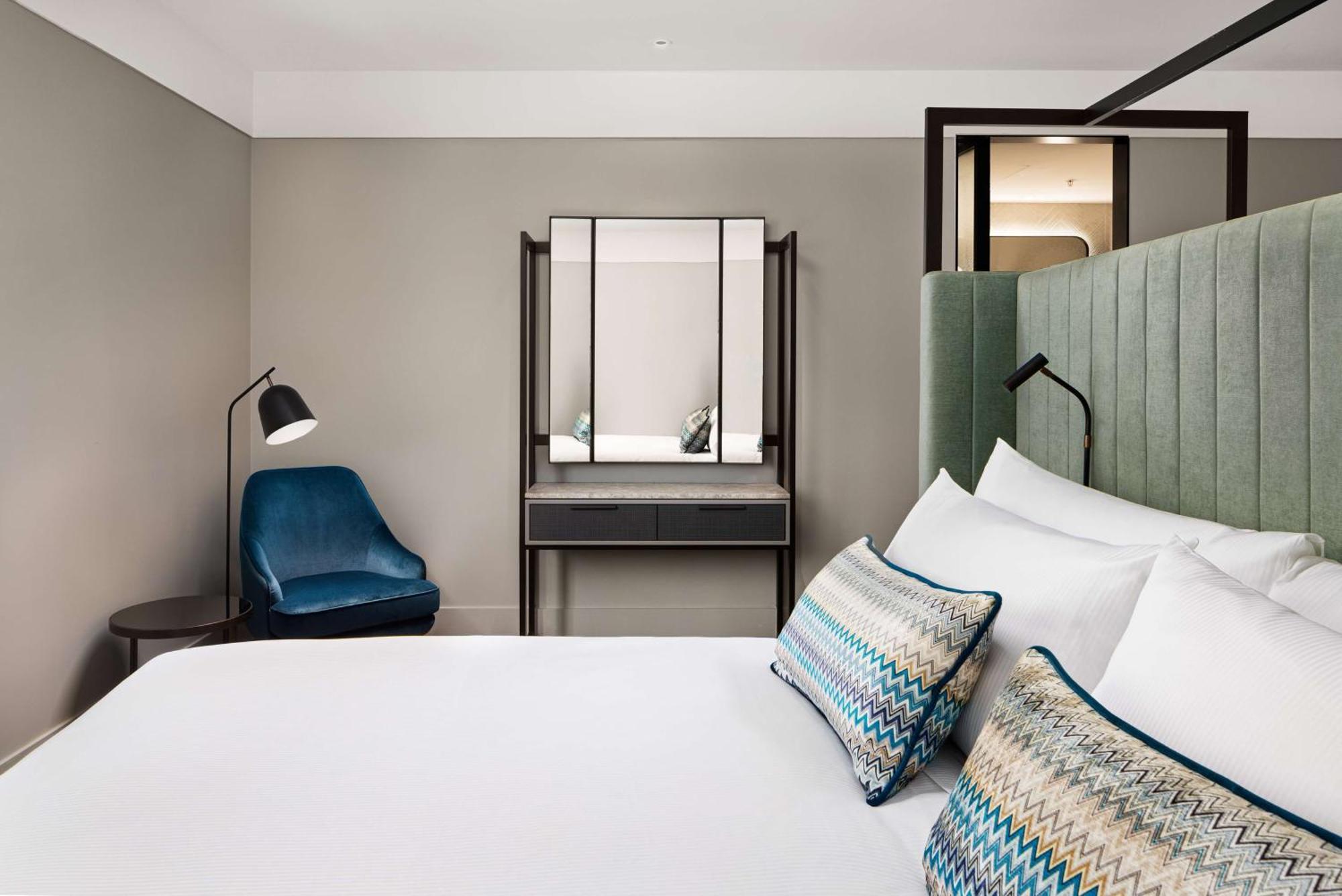 Hotel Hilton Little Queen Street 5*
