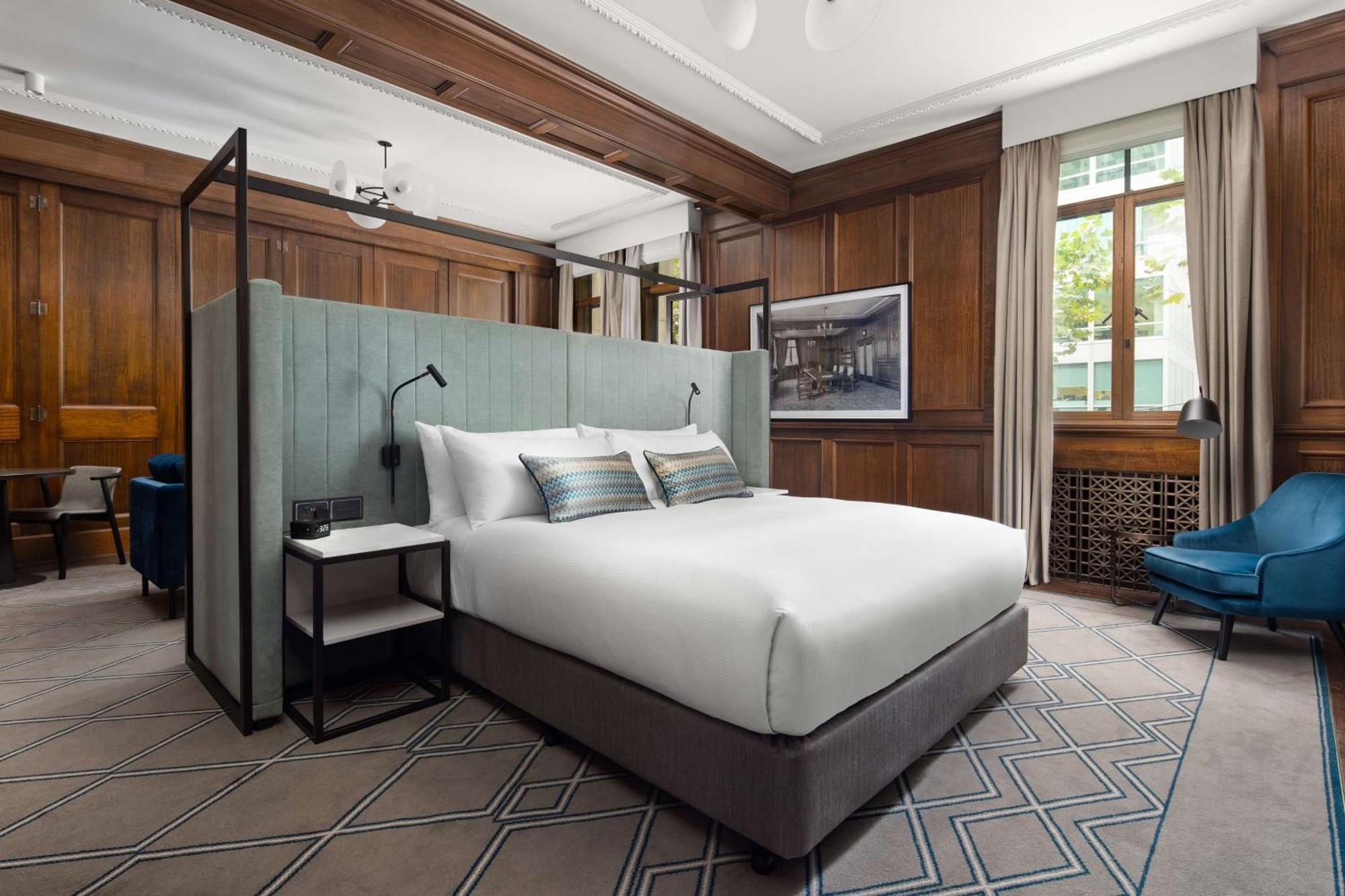 Hilton Little Queen Street 5* Melbourne