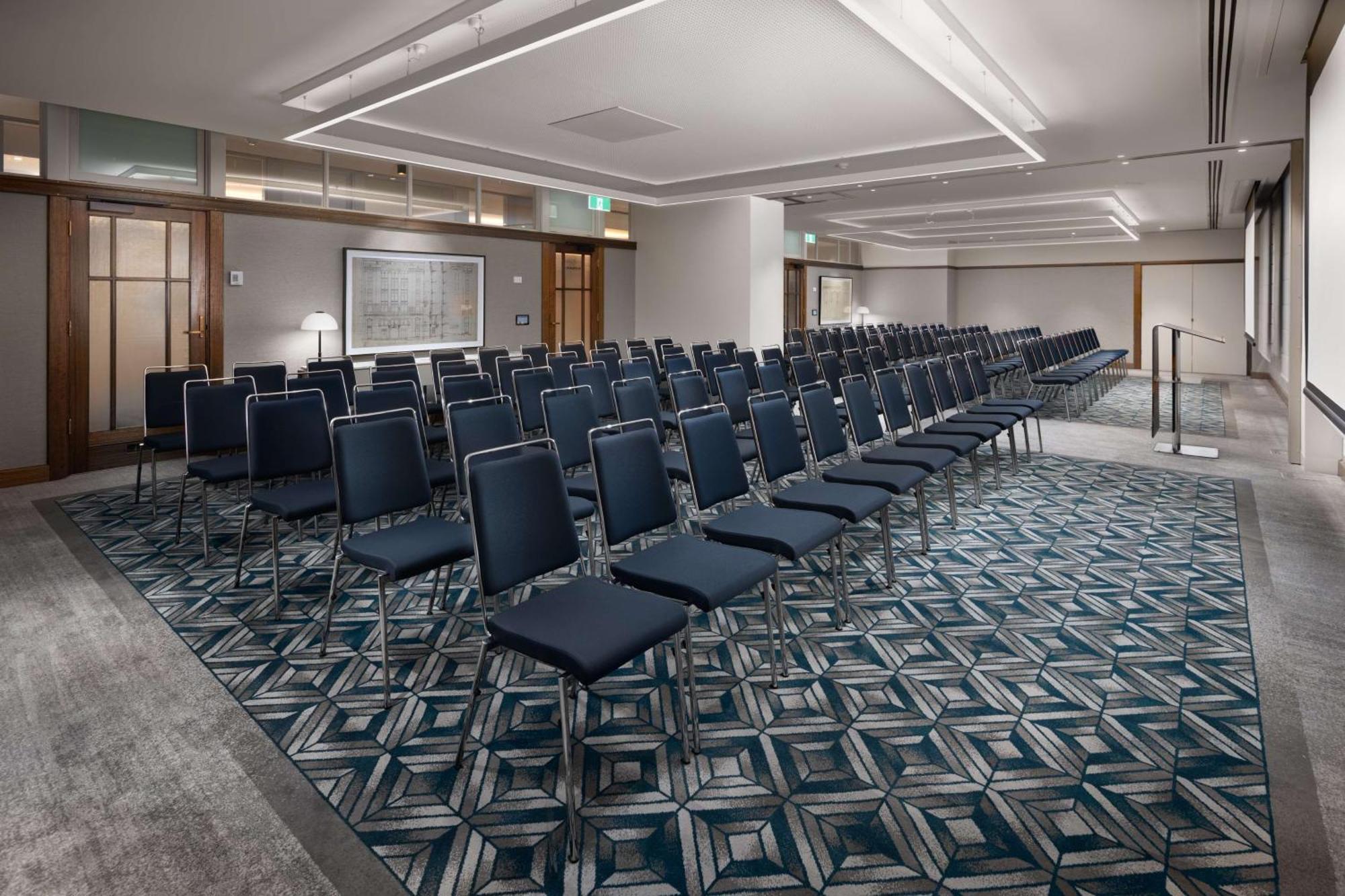 Hilton Little Queen Street Hotel 5*