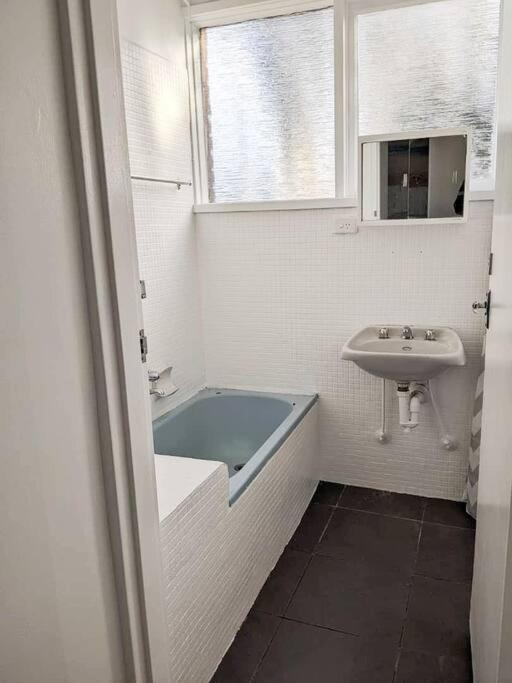 Promo 2-bedroom Next To Train Station, Free Parking *