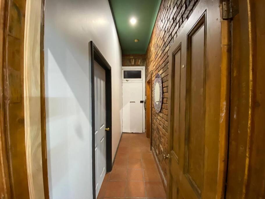Fitzroy- Private 2-4 Guest #guesthouse #ausgp #directtram #f1 Holiday home *