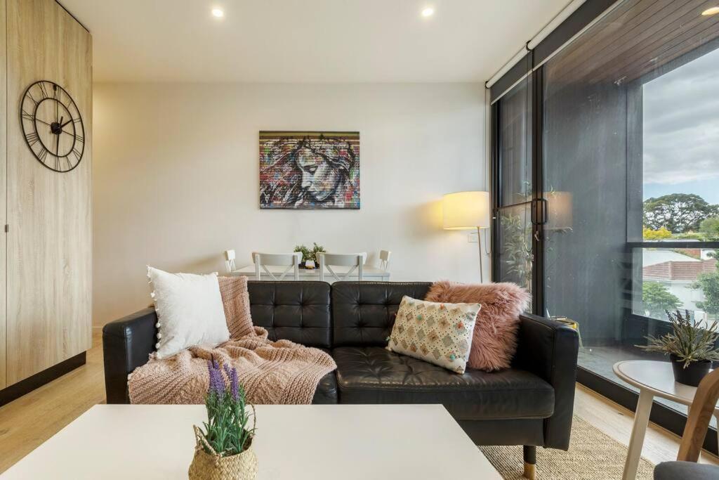 Apartment Walk To The Grand Prix Track 01583 Melbourne